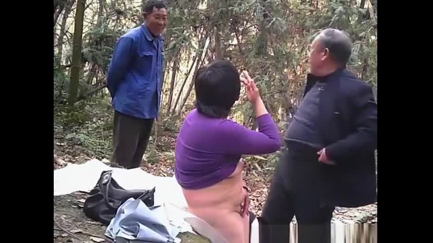 Old asian man fucks chubby asian prostitute