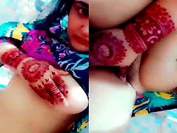 Sexy Girlfriend Showing Nude