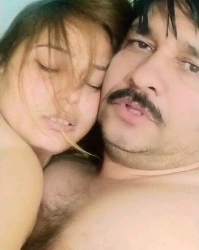 Pakistani Girl Enjoying with her Uncle In Front of her Elder Sister Kissing, Giving Blowjob Hindi Audio