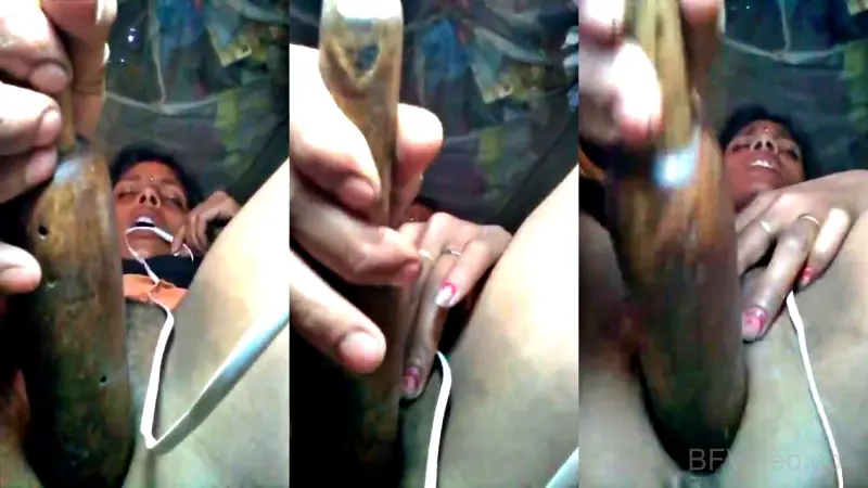 Horny Village Wife Dildoing Pussy With Chapatti Roller