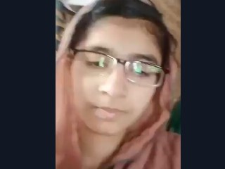 Desi girl showing boobs