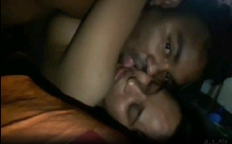 Bharya ledu ani pakkainti aunty tho sex