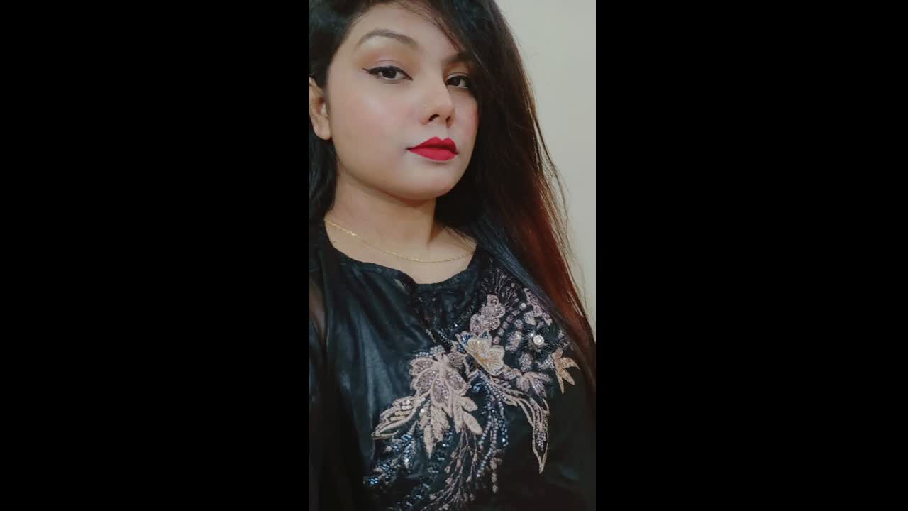 Beautiful Babe Fingering And Nude Captured