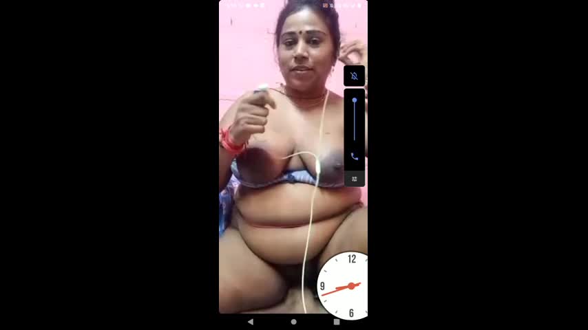 tamil aunty showing her boobs in video call