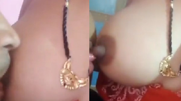 Sexy bhabhi ki boobs chus raha hai devar