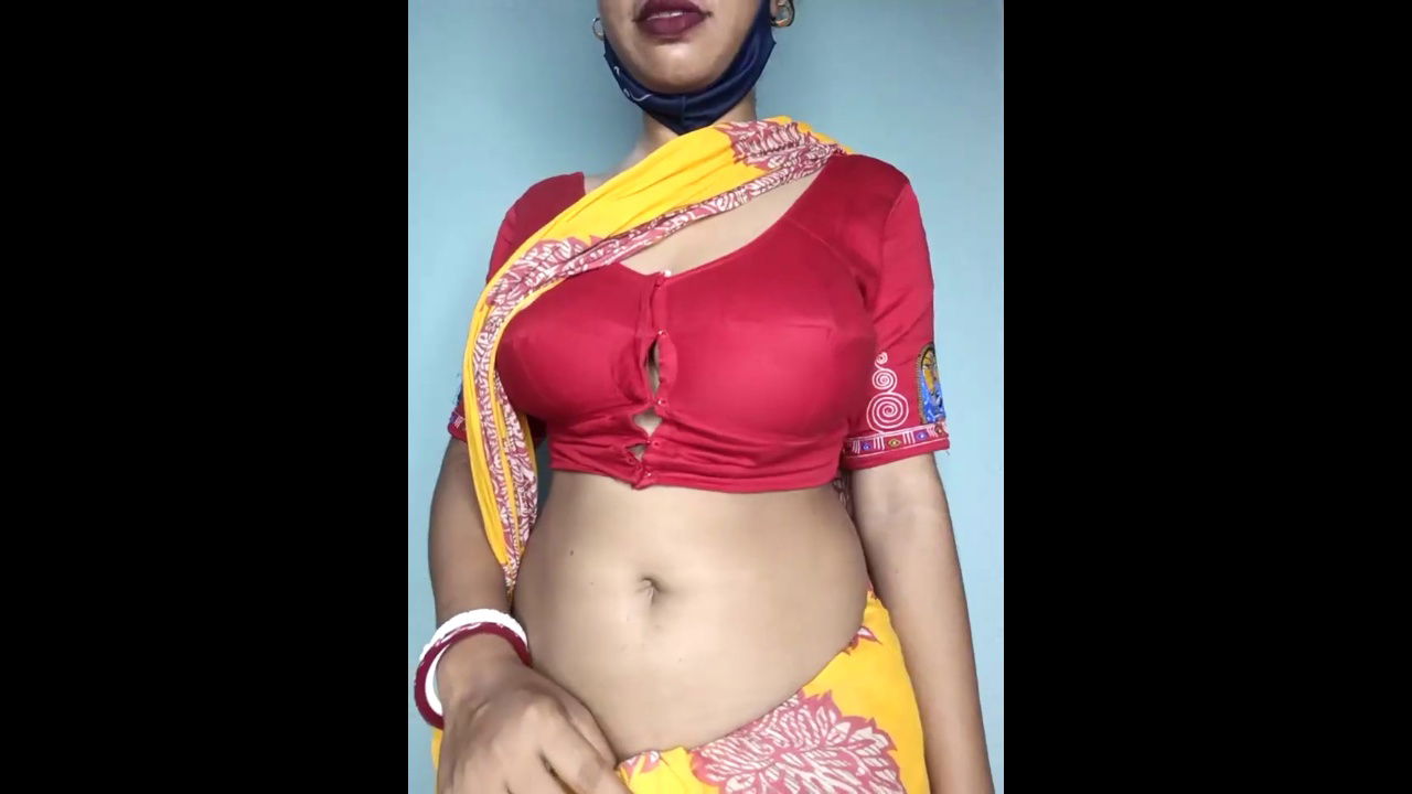 StarlingZara Removing Saree and Blouse Boobs Show