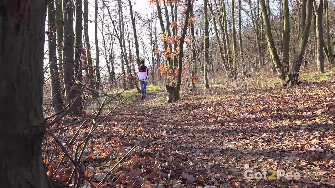 Ali Bordeaux pees on leaves in the woods