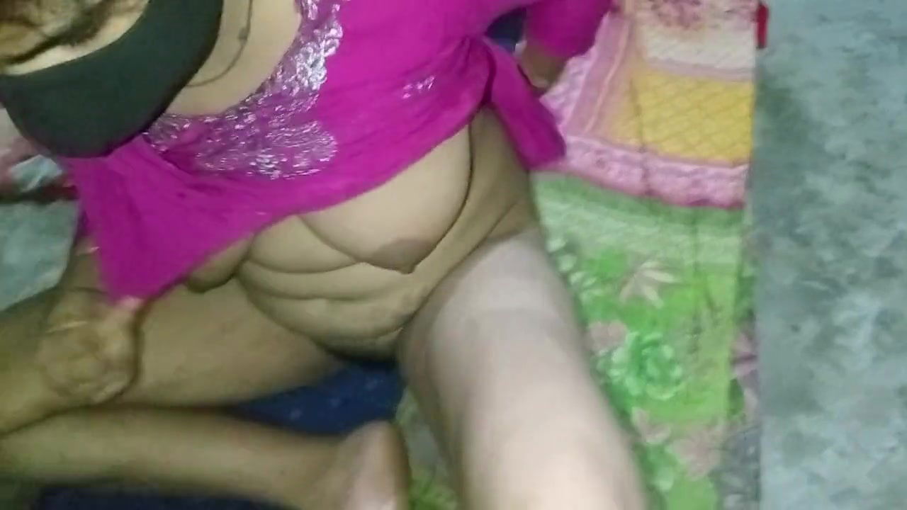 When my stepsister next door is lying down in the heat, I have fun fucking her