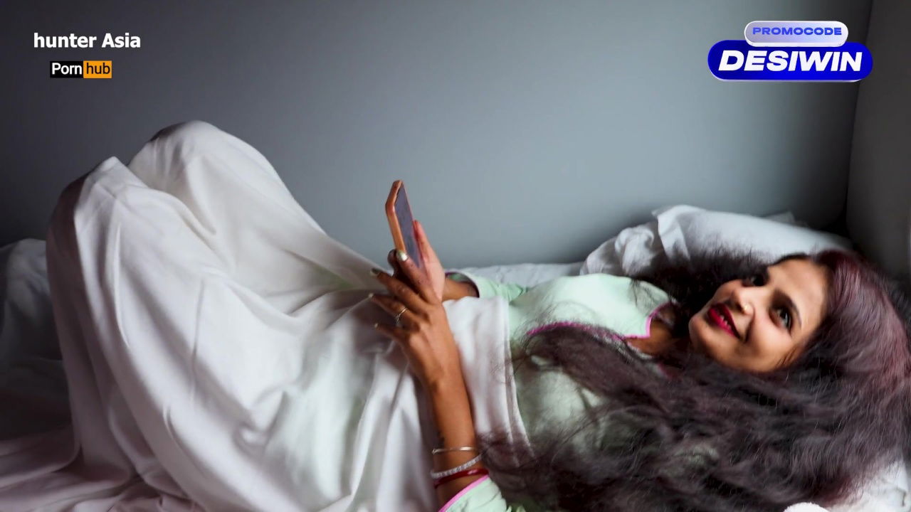 Stranger Milf Unsatisfied Wife Gets Fucked in Train By Vlog Guy – Part 1