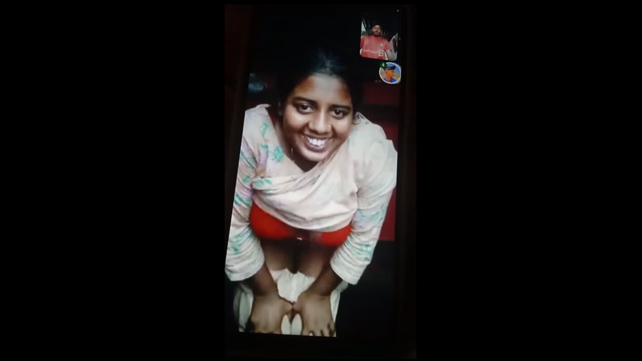 Horny Bhabi Showing And Masturbating