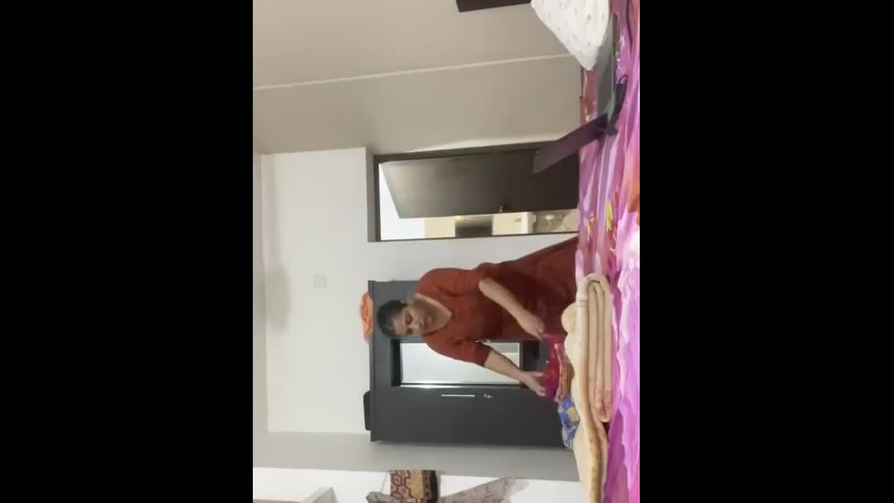 Mature bhabhi secretly captured