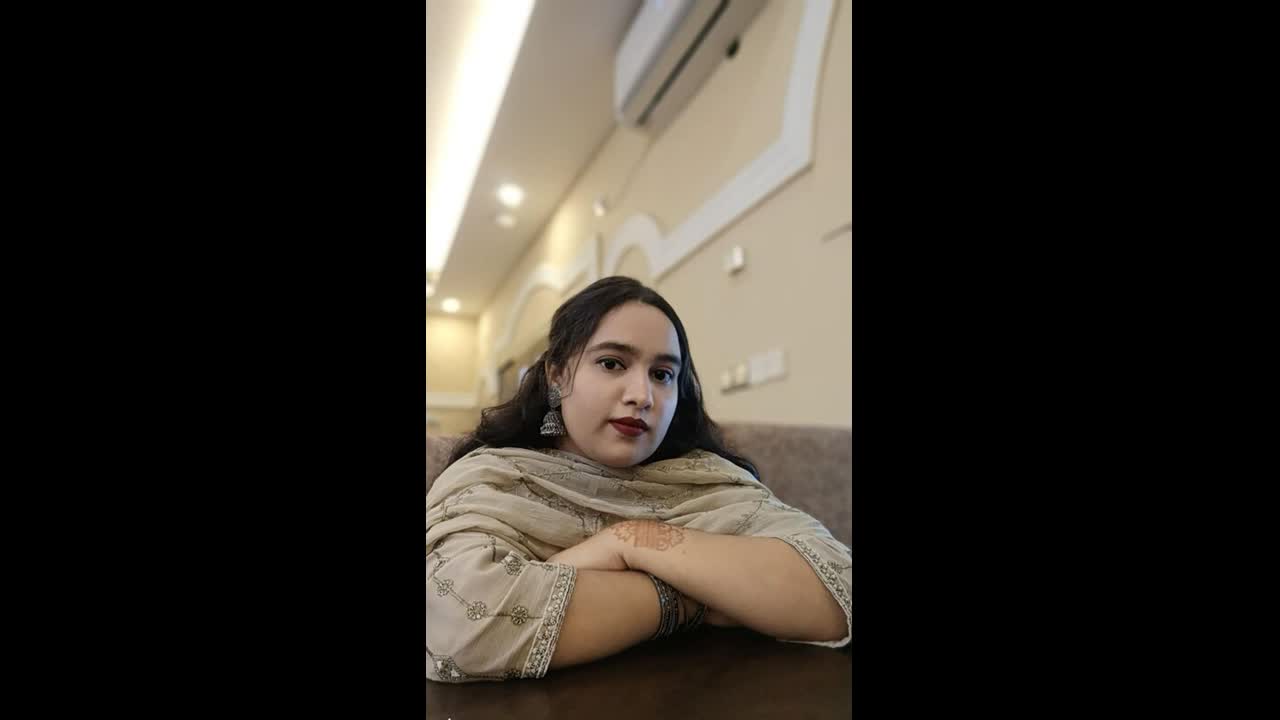 Innocent Bigbooby Babe Showing