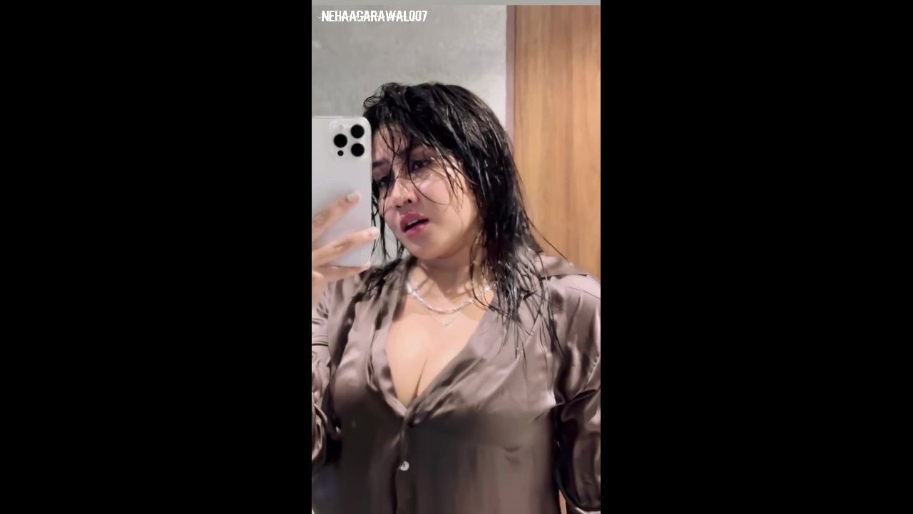 HOTTIE SOFIA ANSARI WET SHOWER EROTIC LOOKS