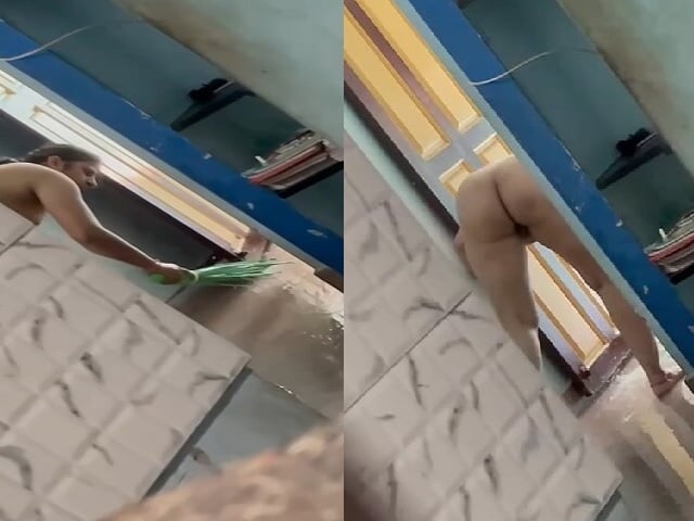 Mom cleaning bathroom in naked caught by son